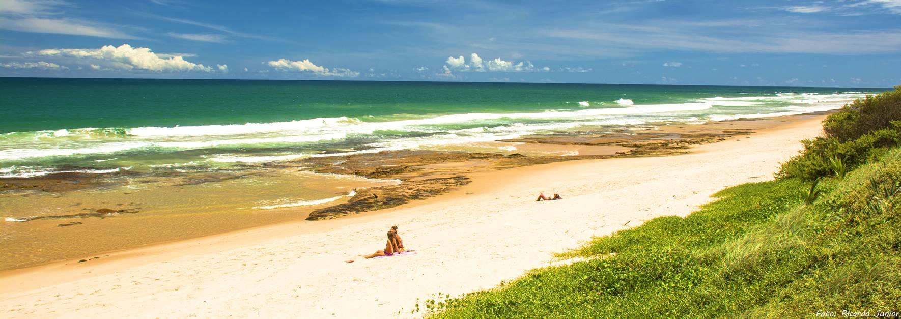 AREMBEPE possui praias tranquilas, repletas de belezas naturais, águas com recifes, dunas