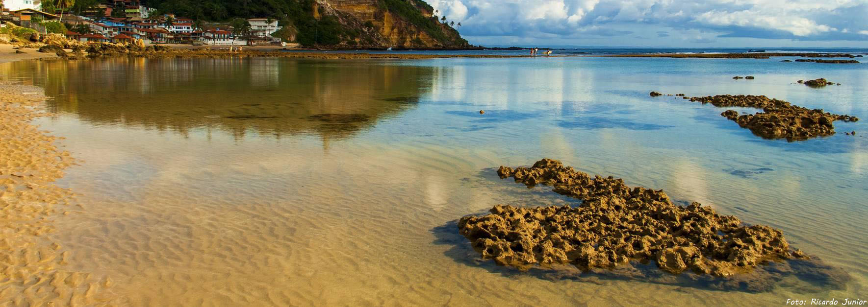 Das sete praias que compõem o cenário do Morro de São Paulo, 4 são movimentadas e 3 são desertas