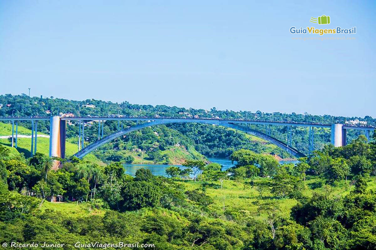 Imagem da Ponte da Amizade.