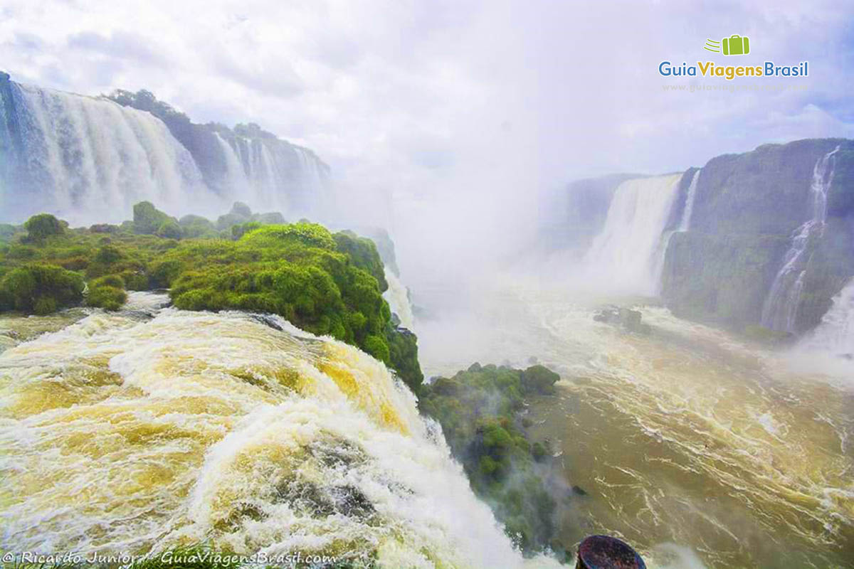 Imagem das Cataratas vista de cima.