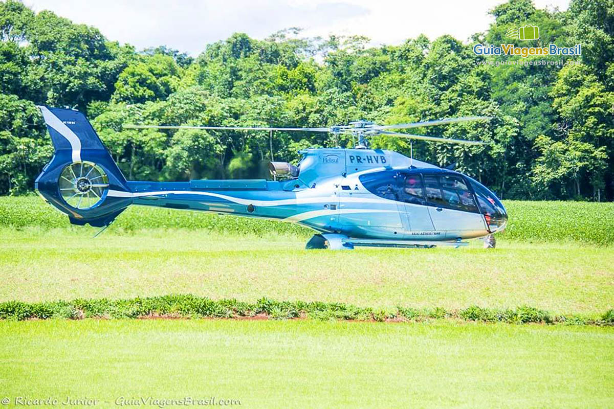 Imagem do helicóptero que leva turistas para um belo passeio.