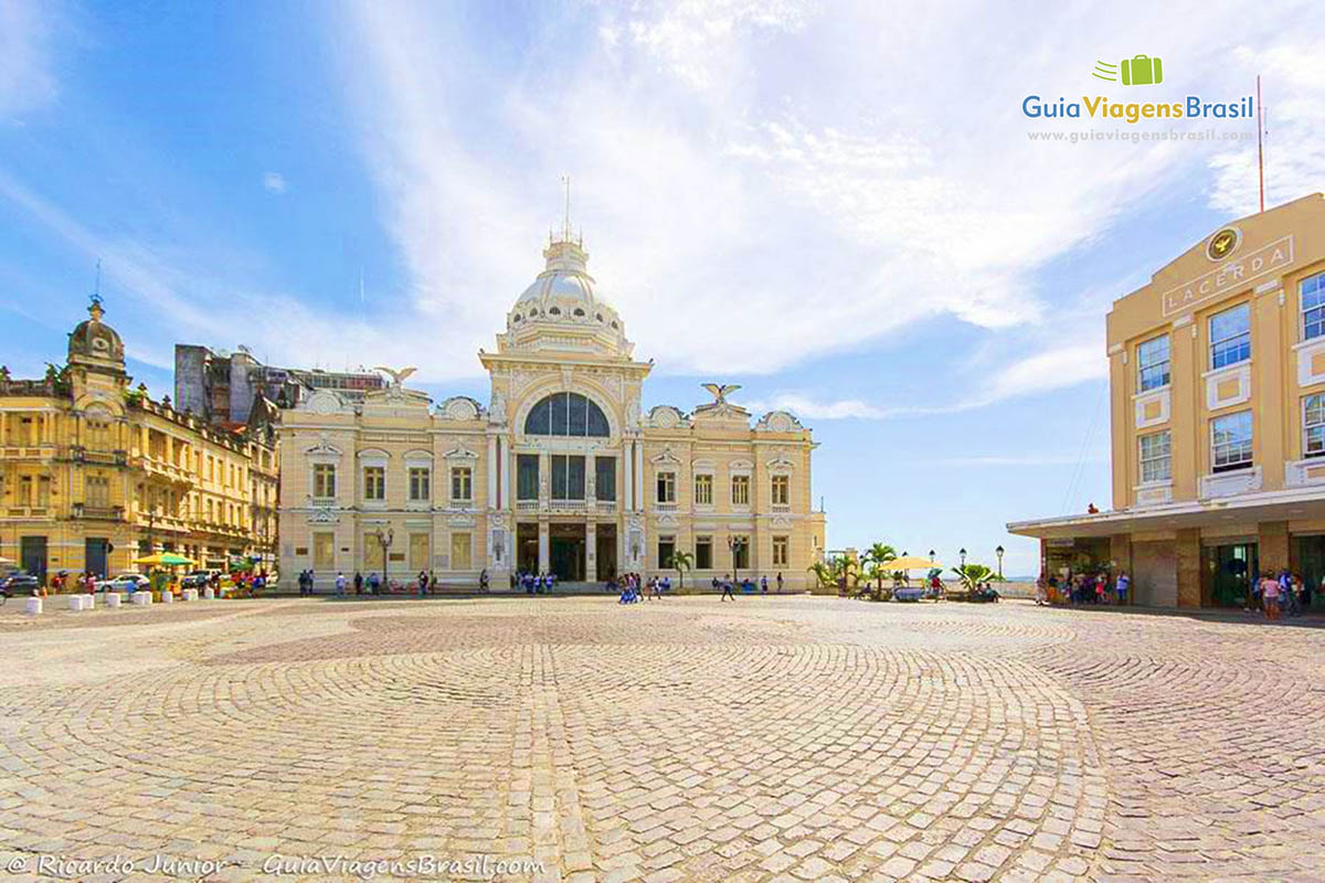 Imagem da Praça Municipal, centro histórico, no Pelourinho, Salvador.