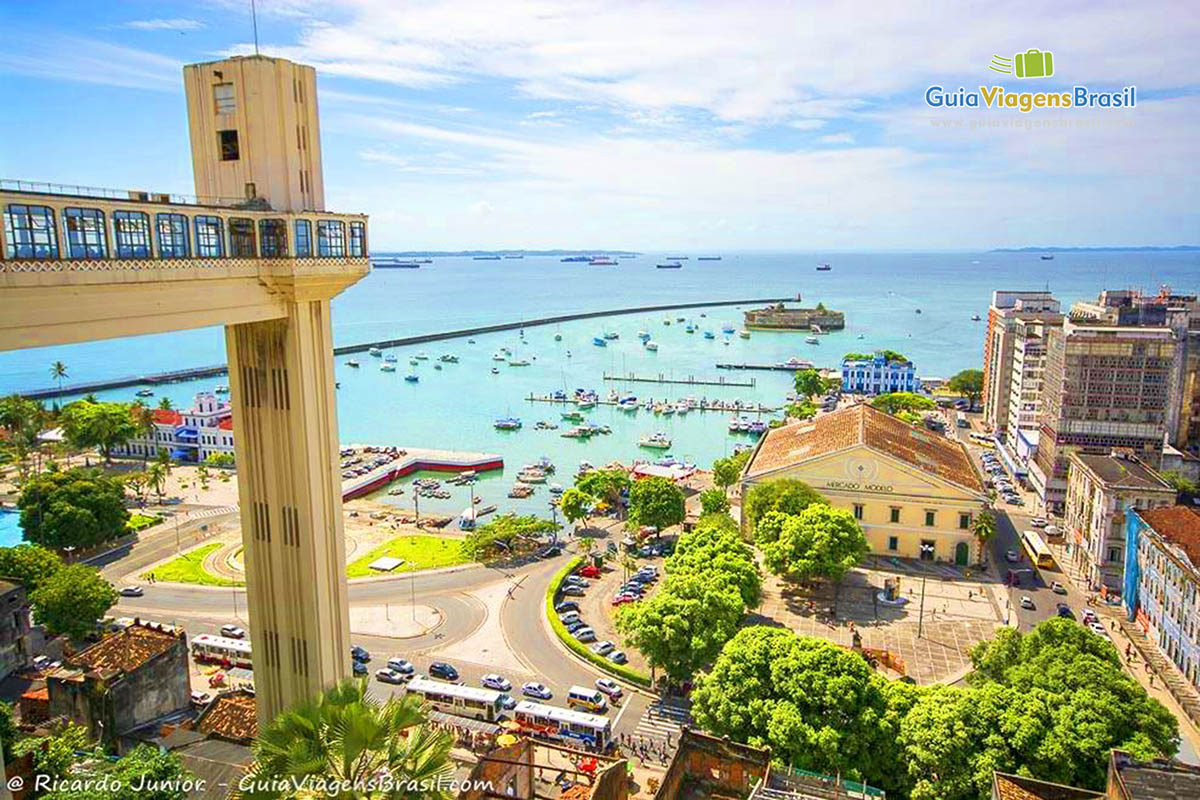 Imagens do Elevador Lacerda no Pelourinho, um dos principais pontos turísticos da cidade de Salvador.