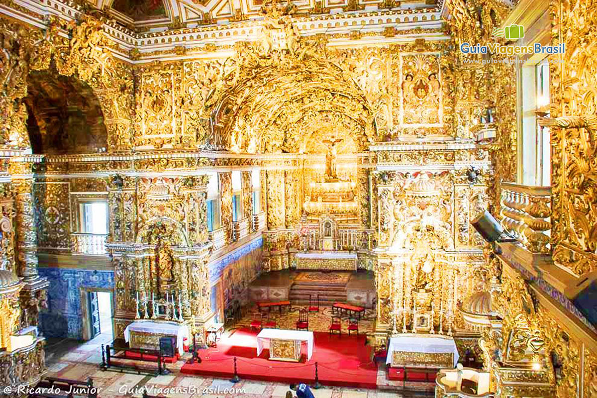 Imagem do interior da Igreja de São Francisco, no Pelourinho, Bahia.