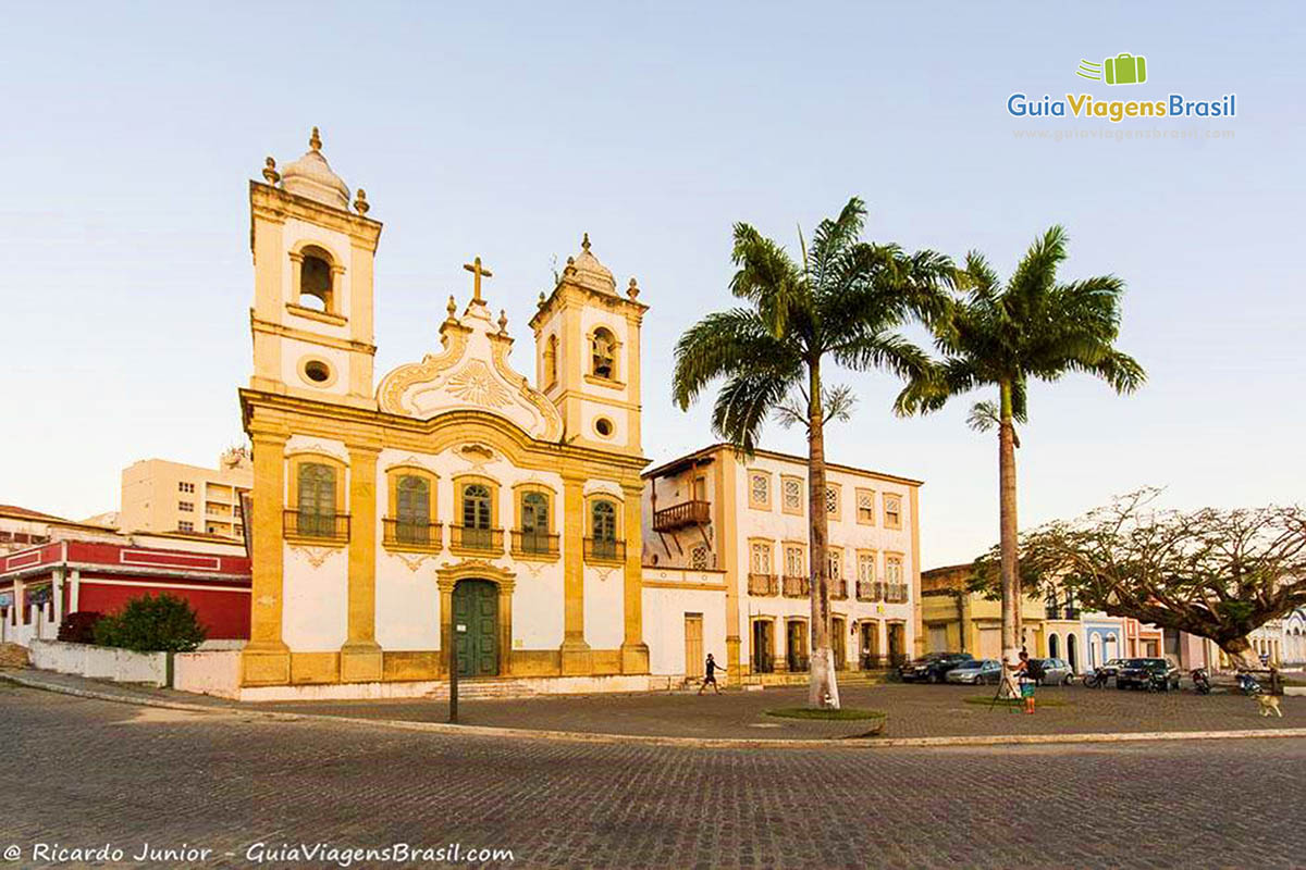 Imagem da faixada da Igreja Nossa Senhora das Correntes, belíssimo monumento, em Penedo, Alagoas, Brasil.