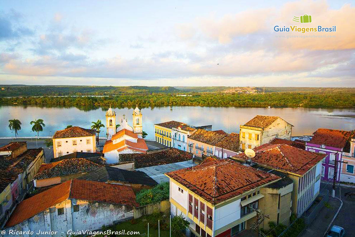 Imagem aérea Rio São Francisco e cidade de Penedo, cada ângulo uma nova descoberta, em Penedo, Alagoas, Brasil.