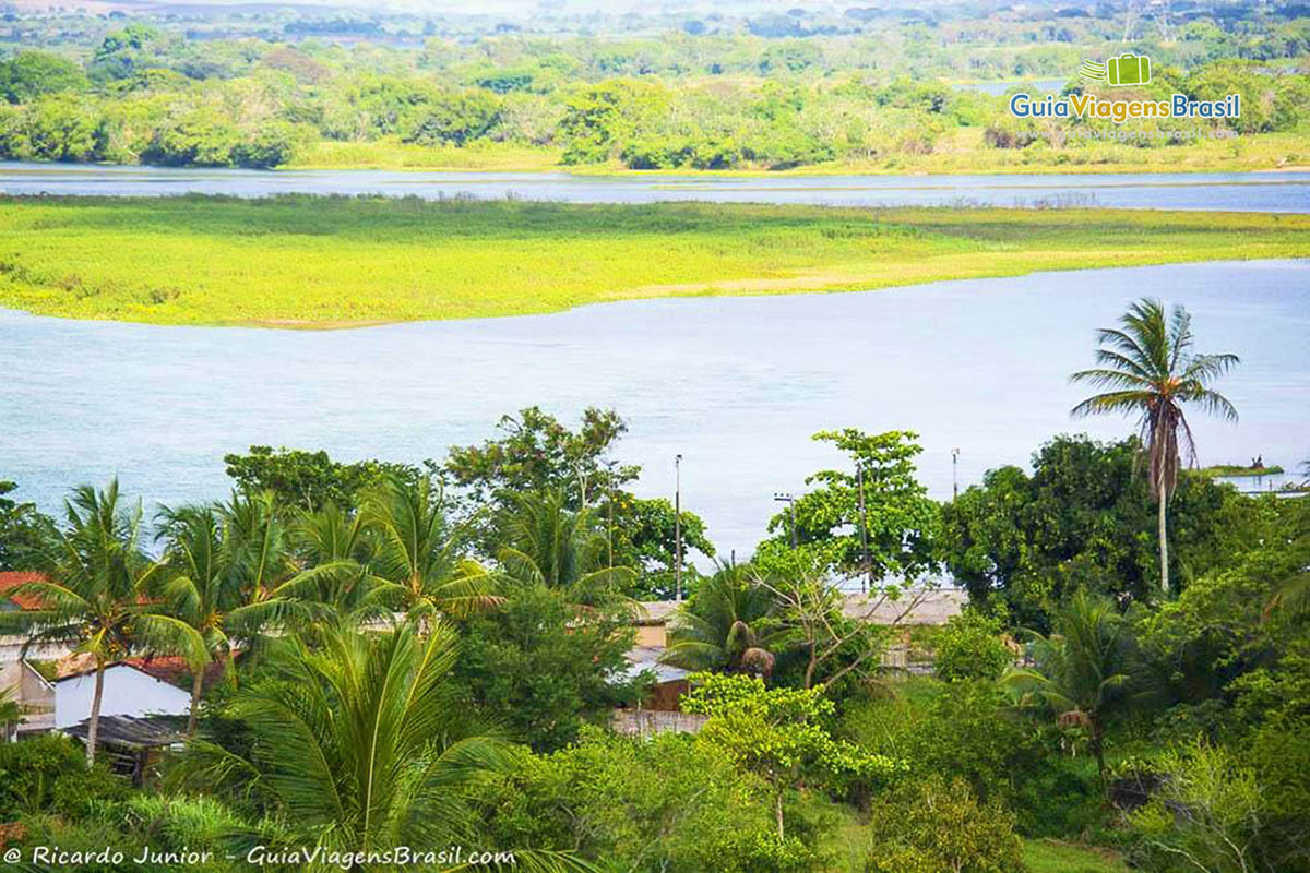 Imagem aérea do Rio São Francisco, em Penedo, Alagoas, Brasil.