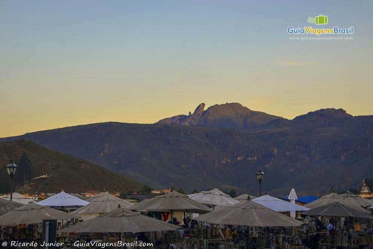 Imagem do Pico do Itacolomi, em  Ouro Preto.