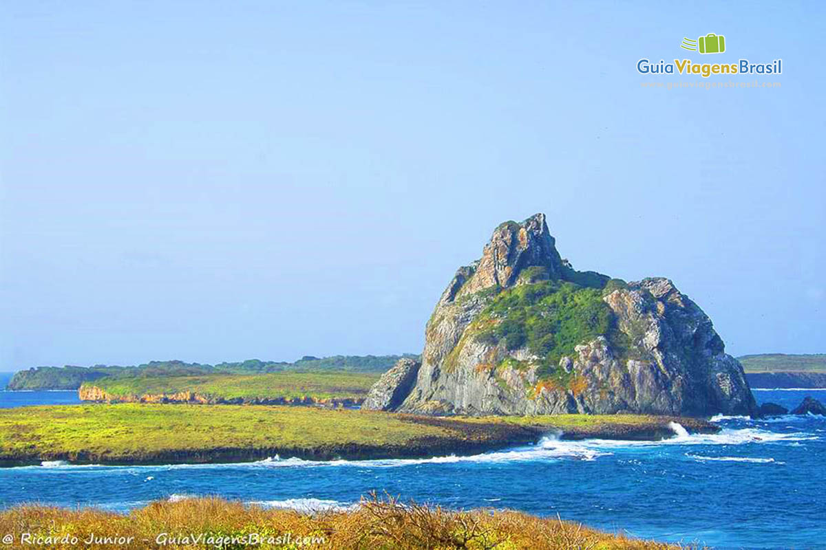 Imagem da Ponta do Air France, em Fernando de Noronha, Pernambuco, Brasil.