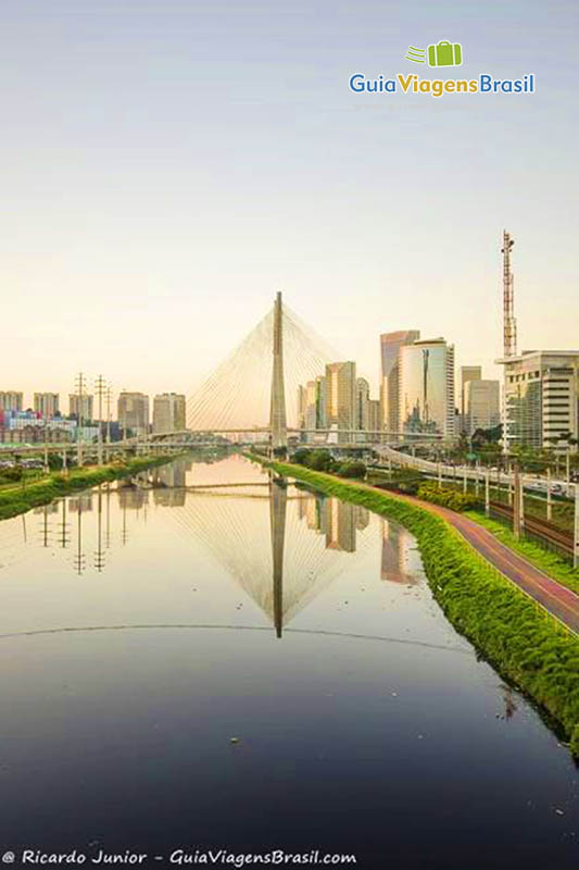 Imagem da Ponte Octávio Frias de Oliveira, em São Paulo.