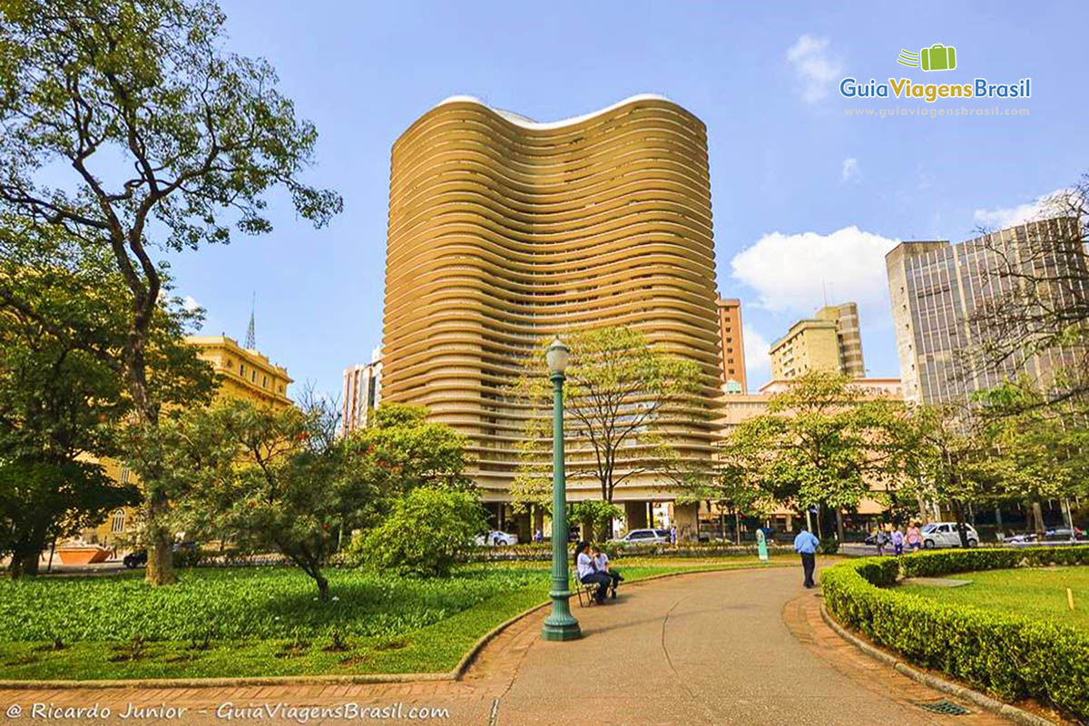 Imagem da arquitetura de Niemeyer.