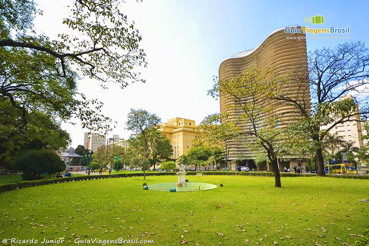 Imagem da lindíssima Praça da Liberdade, belezas de Belo Horizonte.