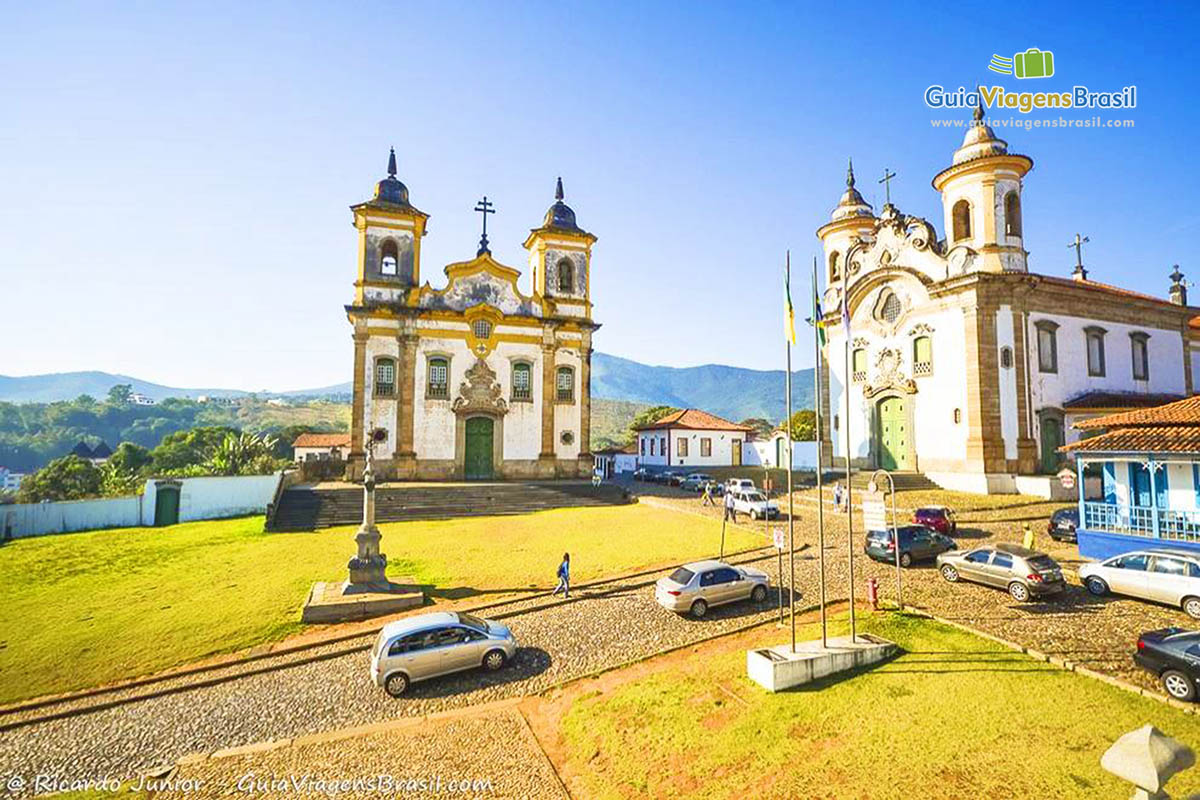 Imagem da conhecida Praça de Minas Gerais em Mariana.