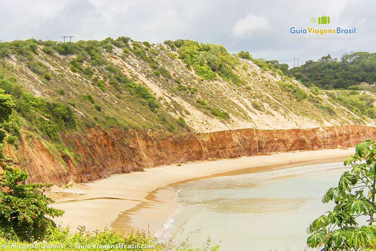 Imagem do alto da Praia da Baía Formosa.