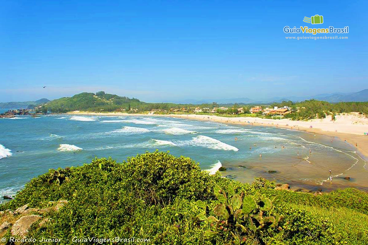 Imagem do mirante da bela Praia da Barra.