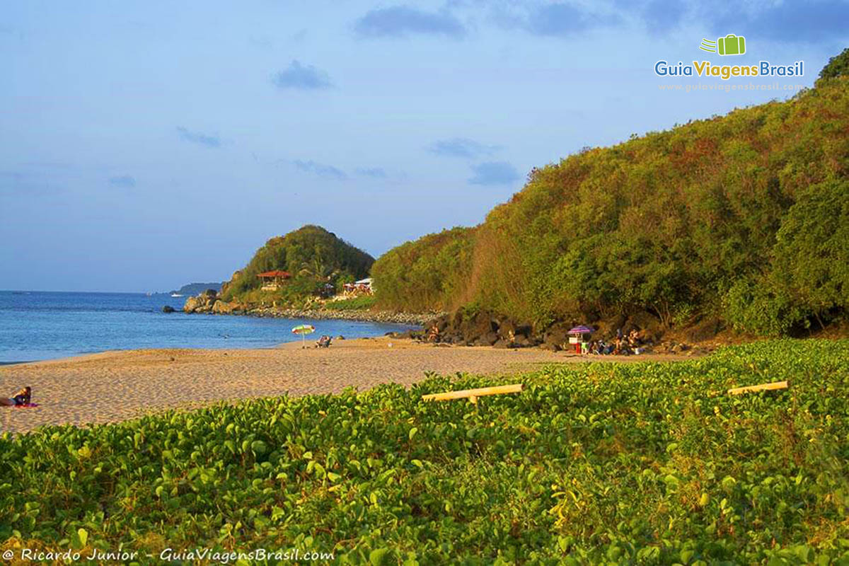 Imagem de uma excelente Praia para se passar o dia, Praia da Conceição, em Fernando de Noronha, Pernambuco, Brasil.