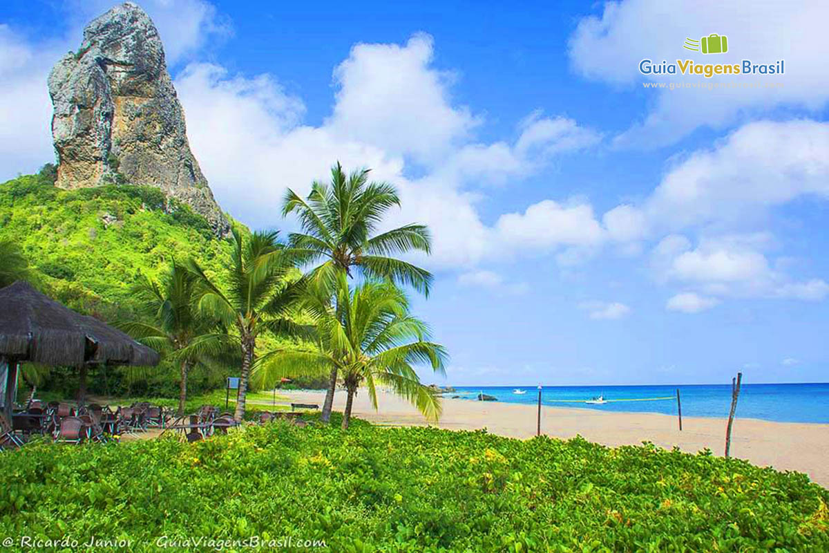 Imagem da Praia da Conceição, realmente Fernando de Noronha reserva encantos mil ao turistas, em Pernambuco, Brasil.