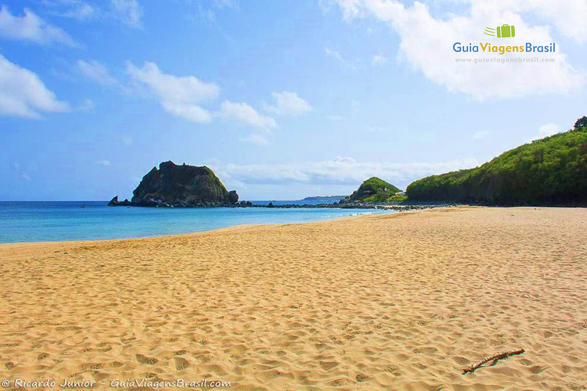 Imagem de tarde na Praia da Conceição, quem conhece não quer ir embora mais, em Fernando de Noronha, Pernambuco, Brasil.