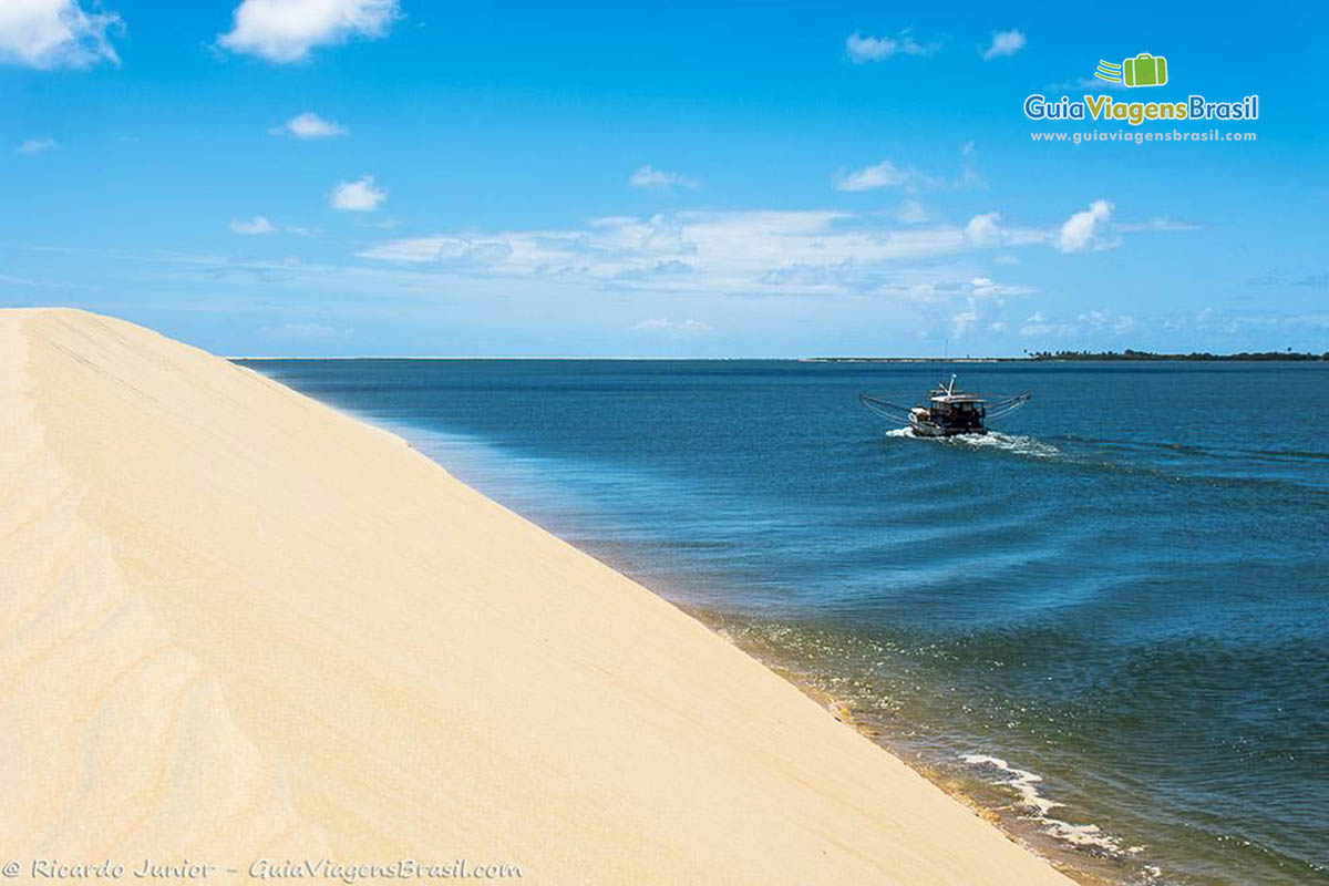 Imagem do alto das Dunas, vista para Rio São Francisco.