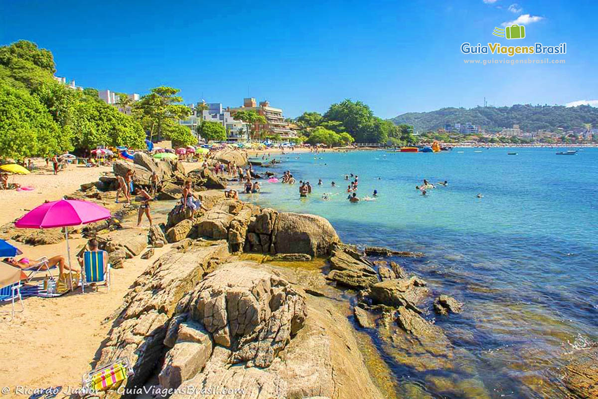 Imagem da linda e charmosa Praia Lagoinha.