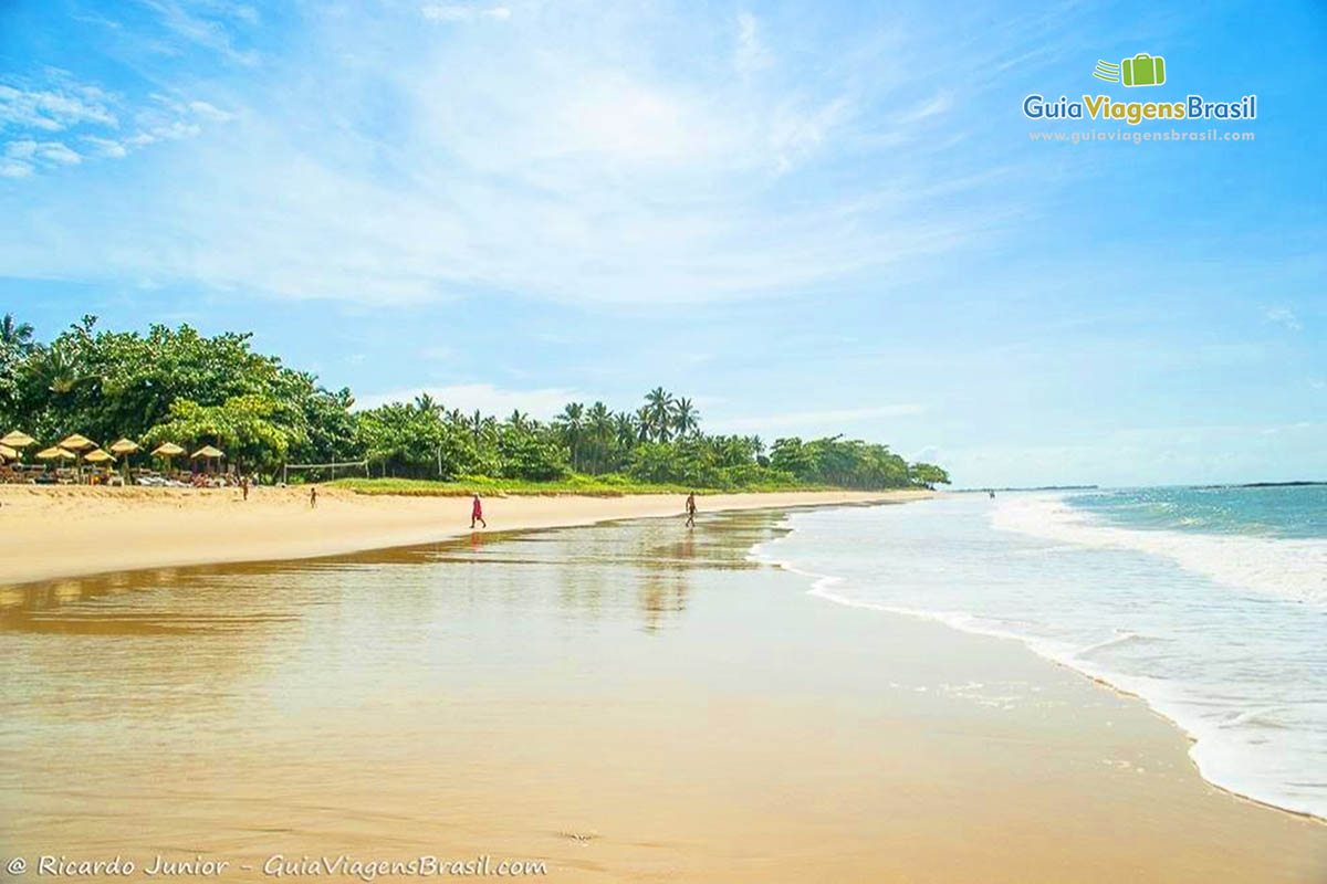 Imagem das águas transparentes da Praia de Curuípe.