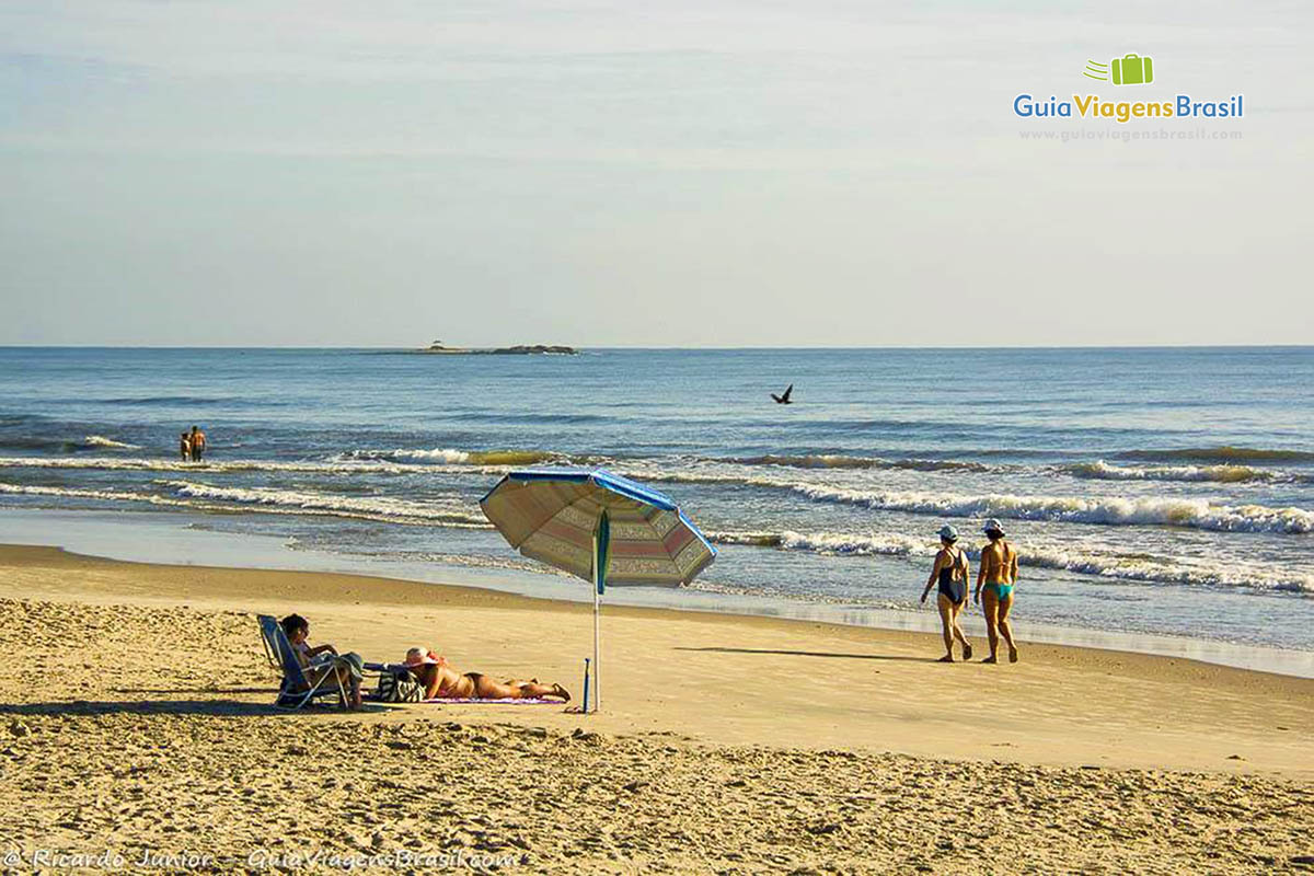 Imagem da Praia de Itapoá, uma paisagem linda, em Santa Catarina, Brasil.