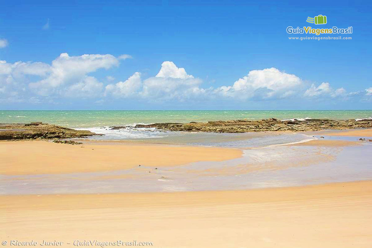 Imagem da Praia de Pirangi, realmente encantadora e bela.