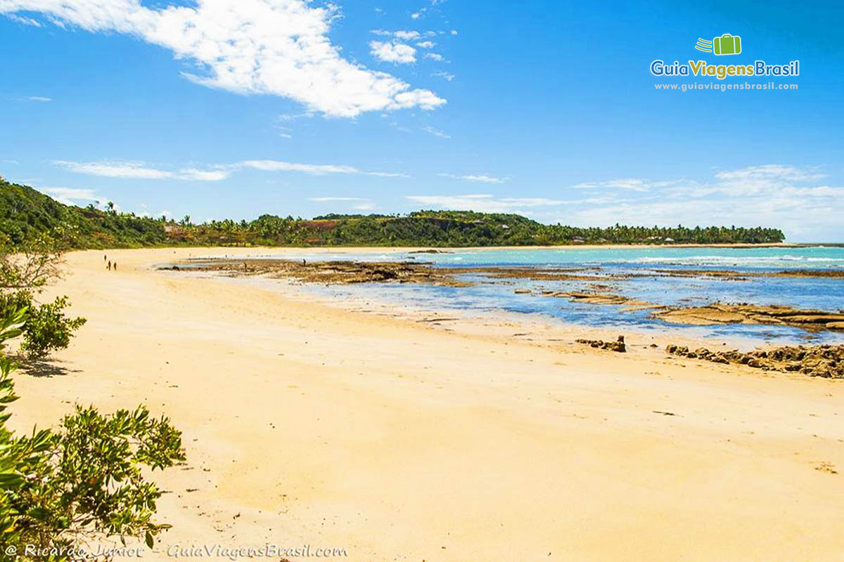 Imagem da calma e bela Praia de Setiquara.