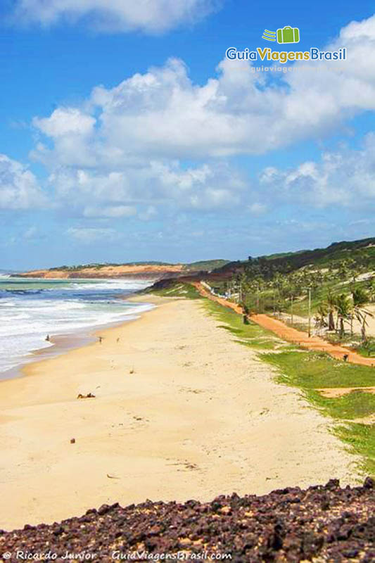 Imagem da extensão da Praia de Simbauma.