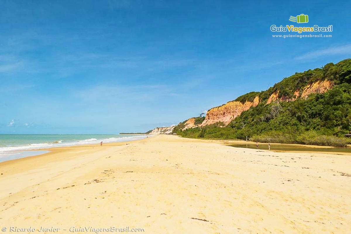 imagem da bela Praia de Taípe.