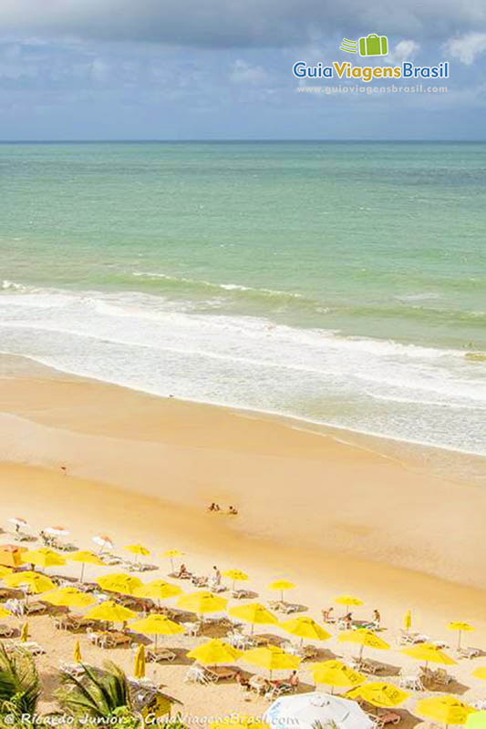 Imagem aérea da Praia do Amor.