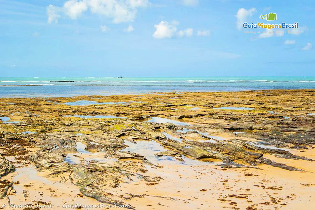 Imagem da famosa Praia do Parracho em Arraial.