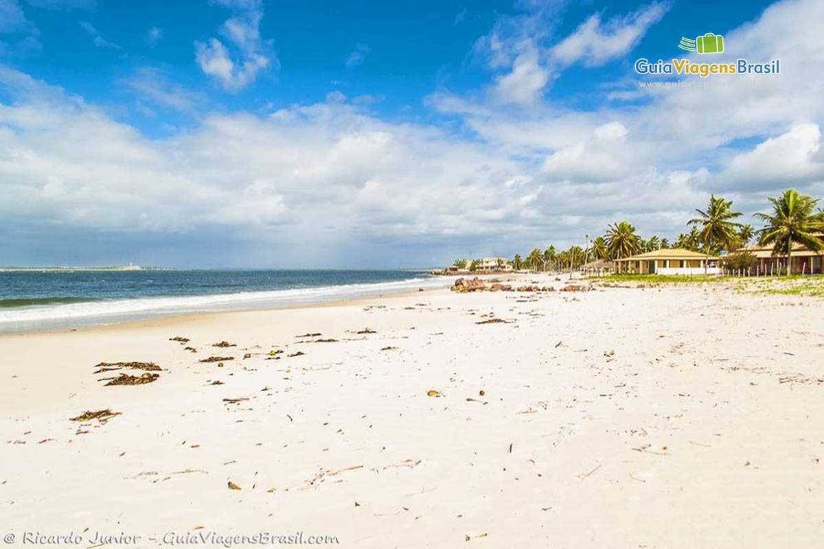 Imagem da bela Praia do Saco, Sergipe.