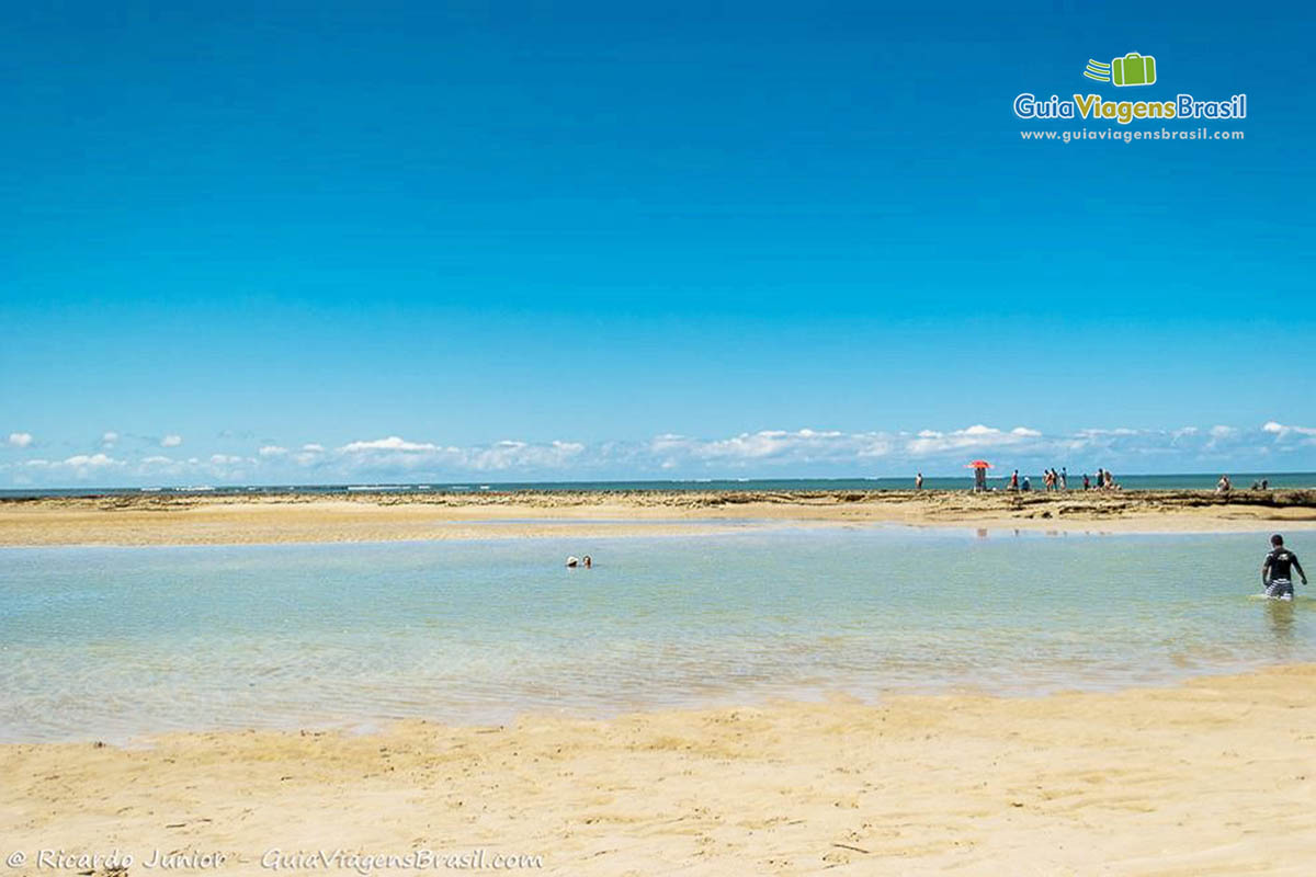 Imagem da piscina natural da Praia dos Carneiros, em Tamandaré.