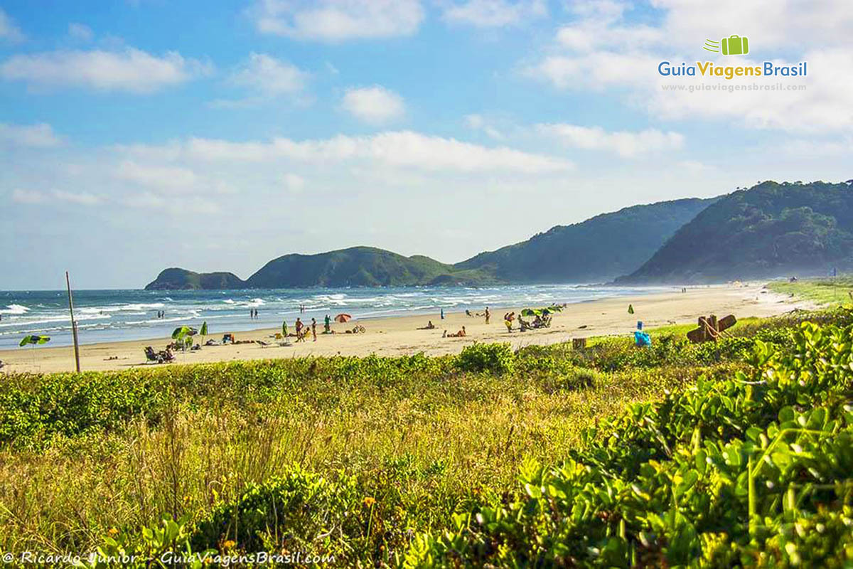 Imagem da Praia Grande, na Ilha do Mel, Paraná, Brasil.