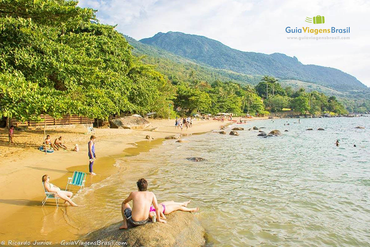 Imagem das águas transparentes da Praia de Julião.