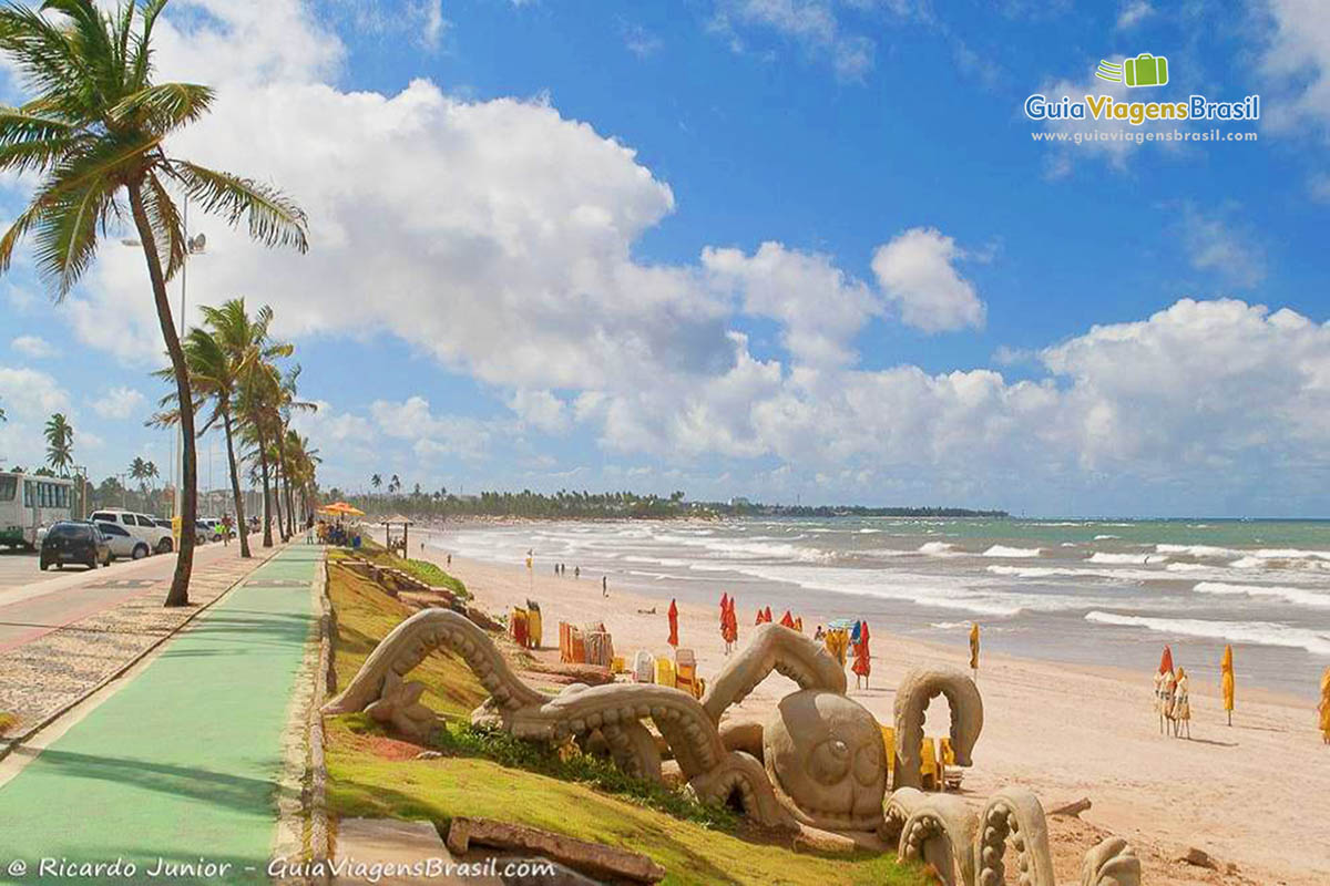 Imagem da Praia de Pietã, em Salvador.