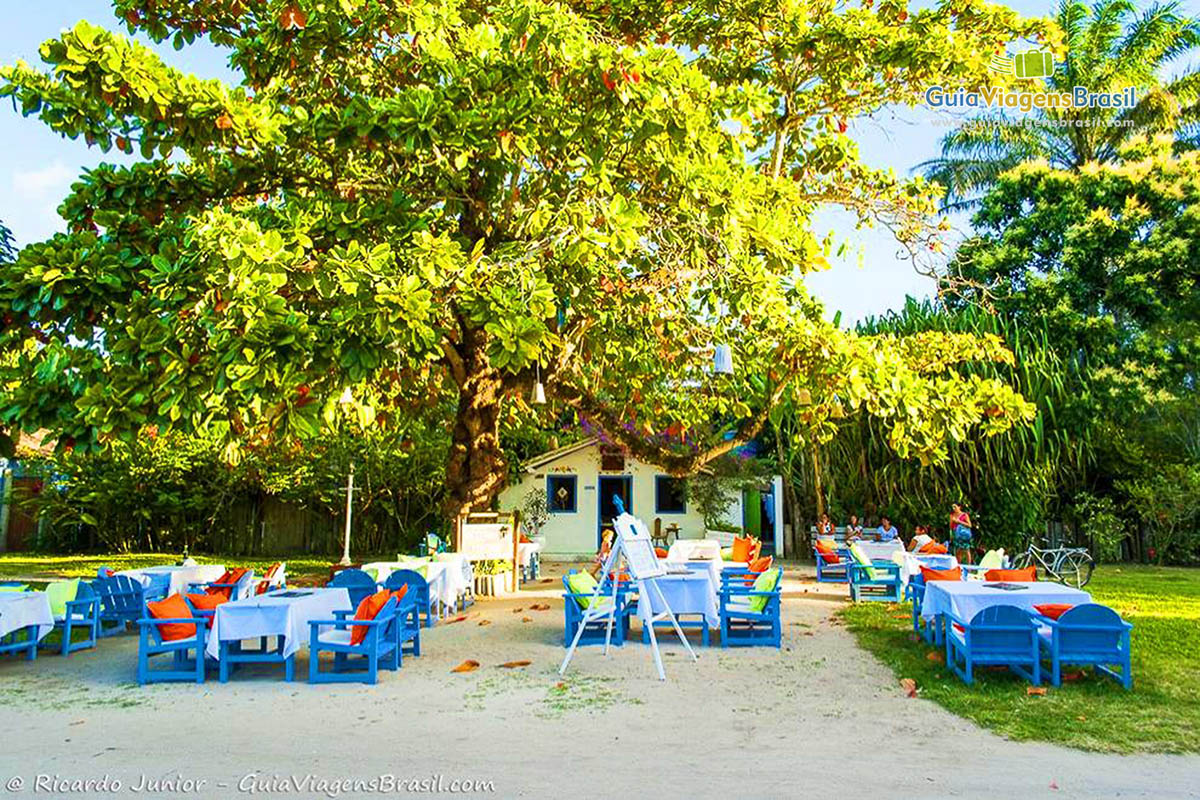 Imagem de restaurantes em Quadrado, com cadeiras ao ar livre.