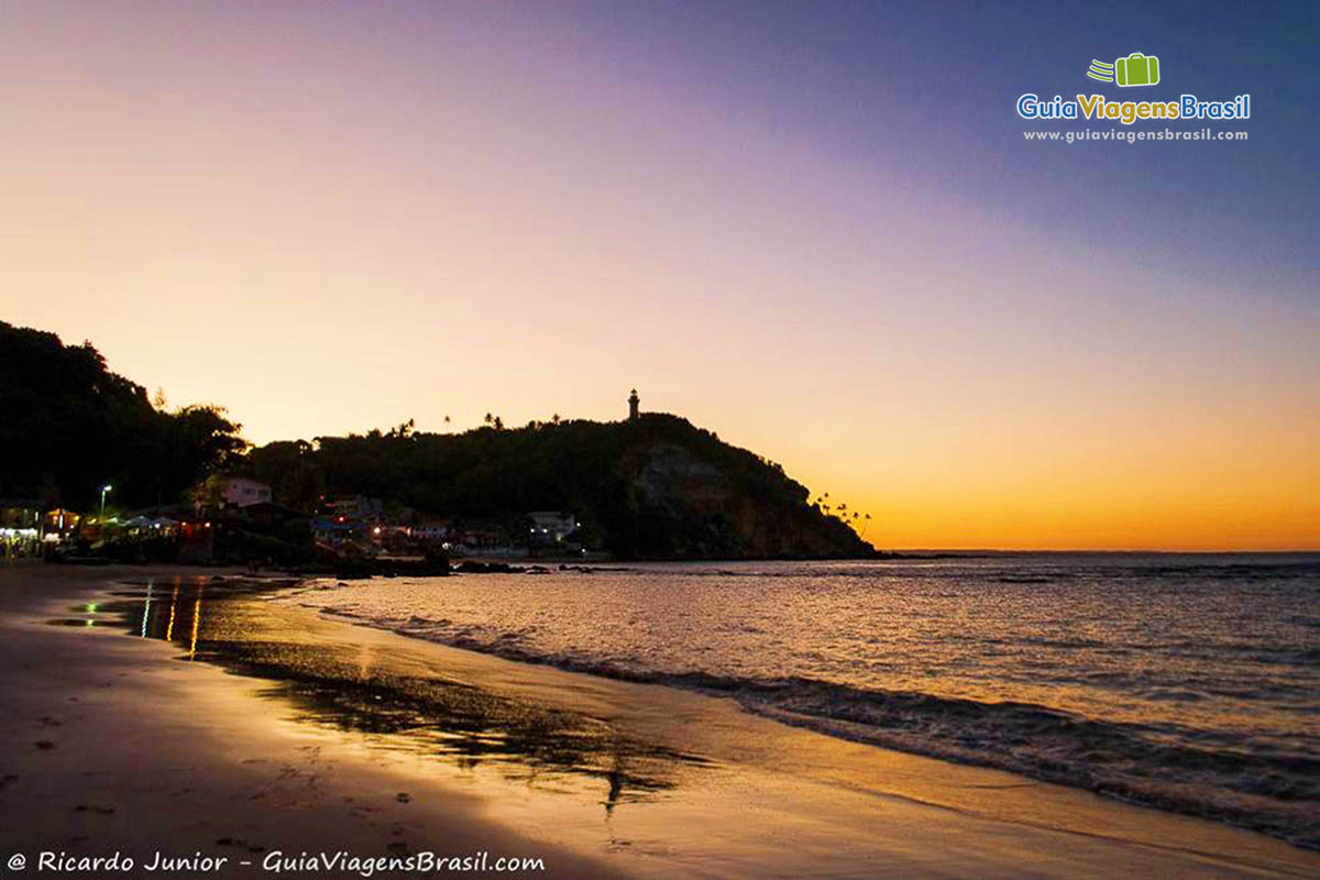 Imagem de lindo pôr do sol na segunda praia.