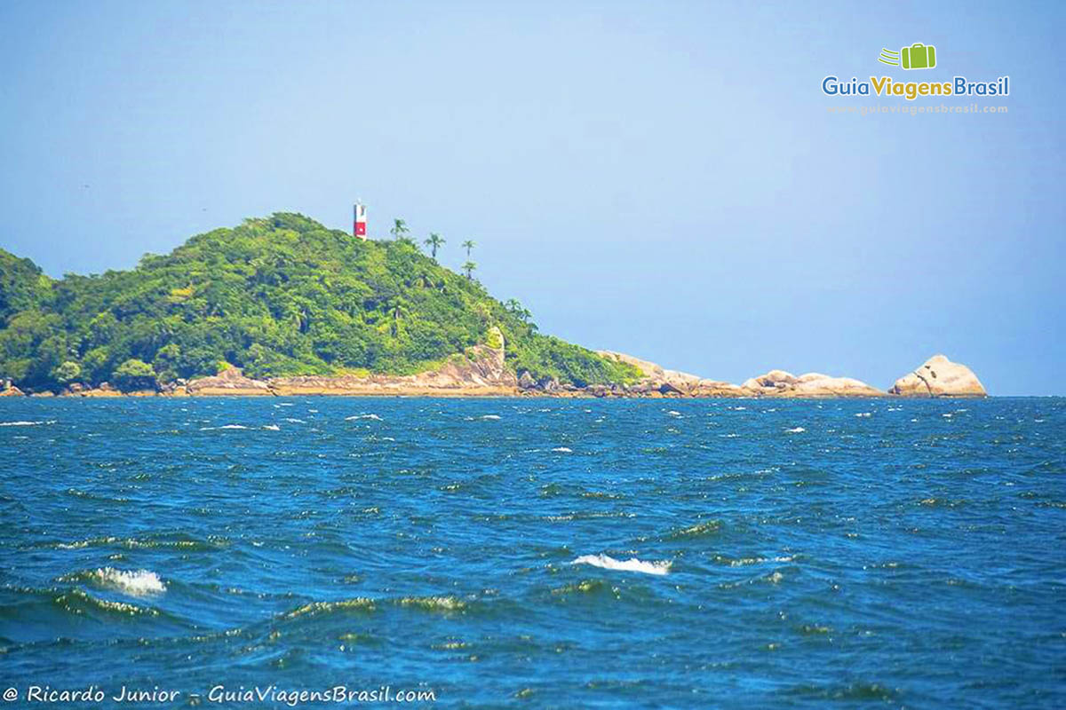 Imagem do Farol da Ilha do Mel, Paraná, Brasil.