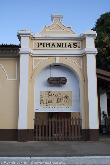 Imagem aproximada da fachada do Museu da cidade de Piranhas.