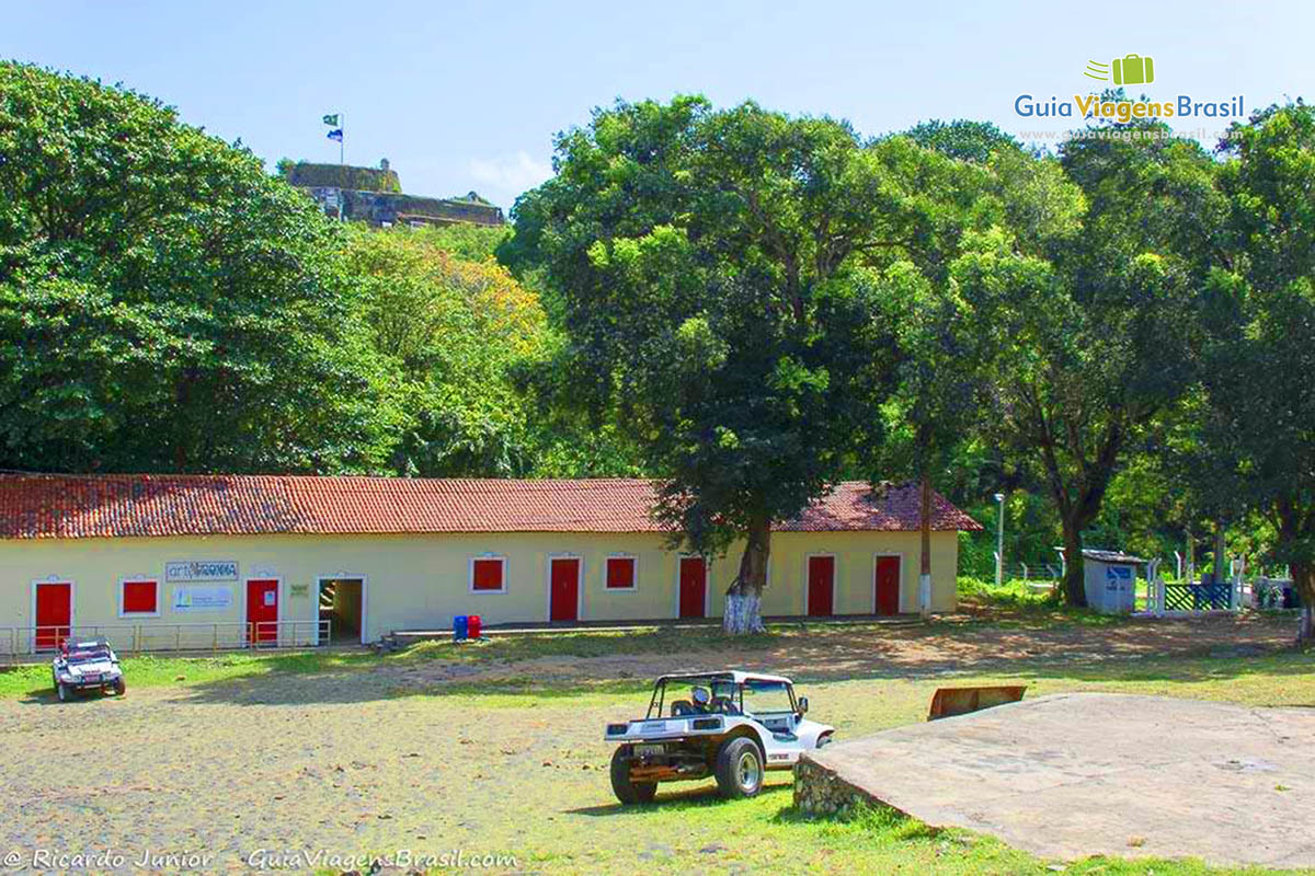 Imagem do alto da agência bancária de Fernando de Noronha, Pernambuco, Brasil.