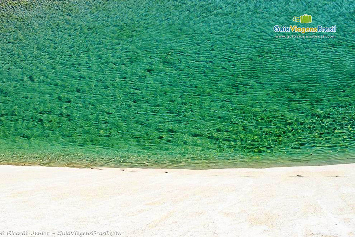 Imagem das águas magníficas da Lagoa Azul.