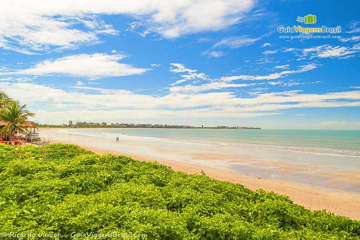 Imagem da linda Praia Bessa em João Pessoa.