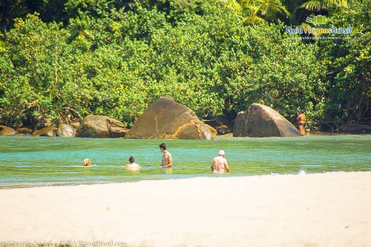 Imagem da famosa Praia Castelhanos.