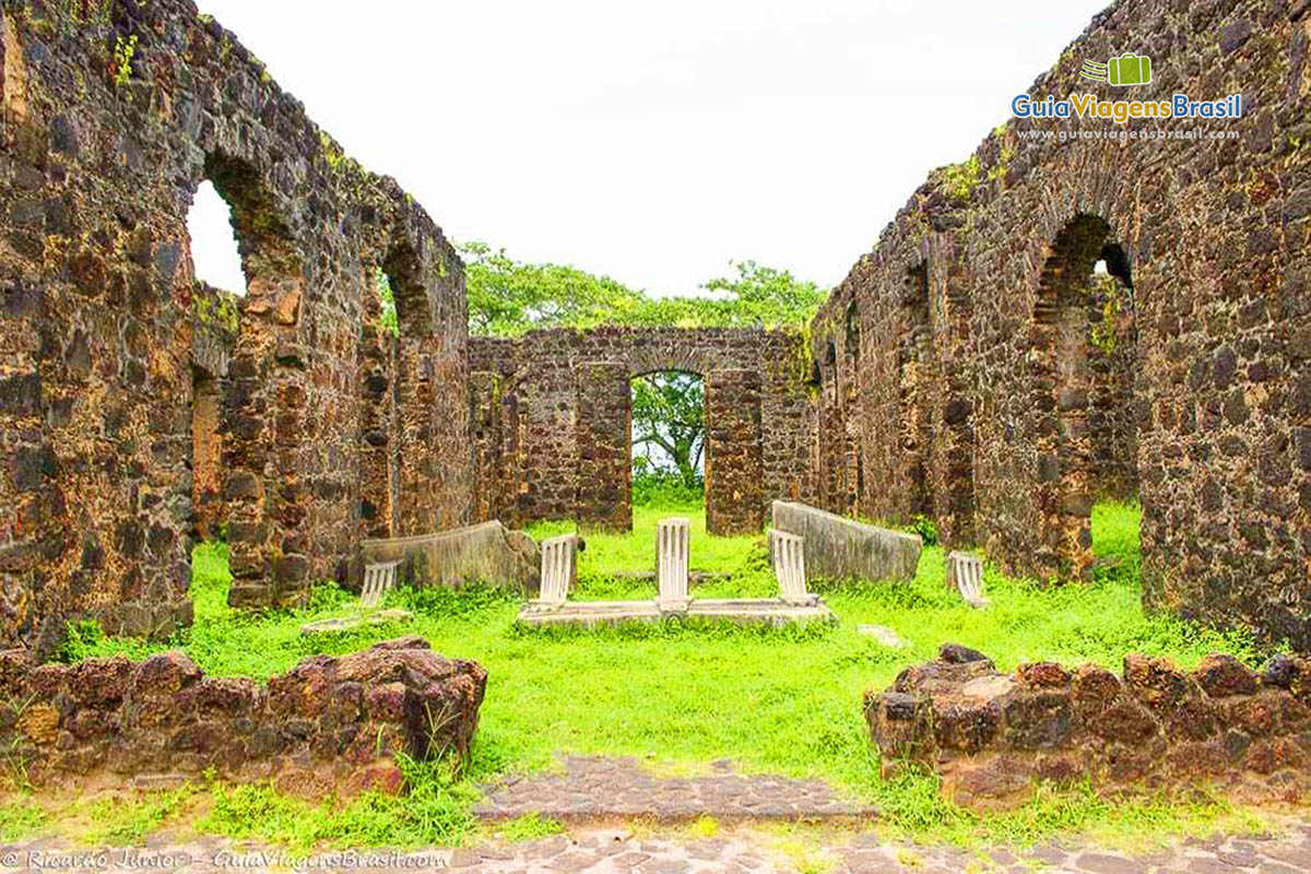 Imagem das ruínas do Palácio do Barão Pindaré.