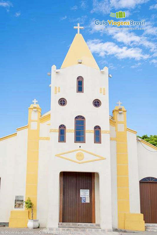 Imagem da linda igreja na bela  praia.