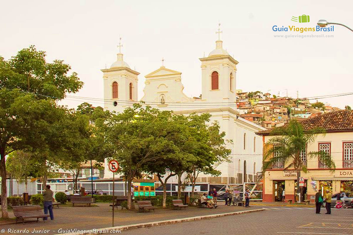 Imagem da linda igreja de São Luiz de Tolosa, padroeiro da cidade.