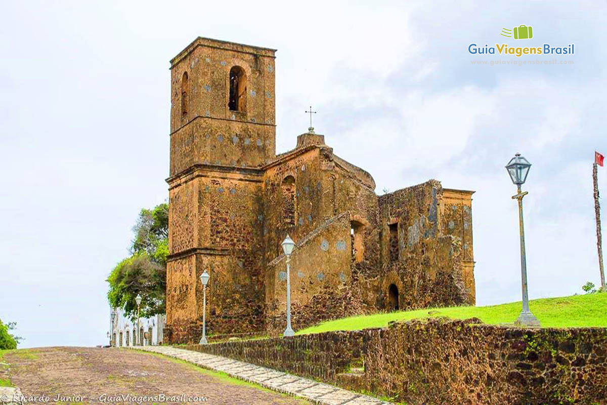 Imagem da lateral da Igreja São Matias.