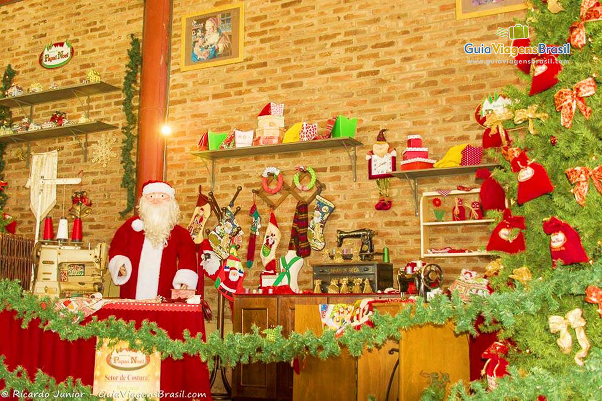 Imagem da linda fabrica de brinquedos na casa do Papai Noel. 